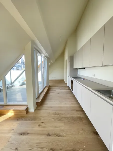 Dachgeschosswohnung mit Dachterrasse und Fußbodenheizung — photo 1